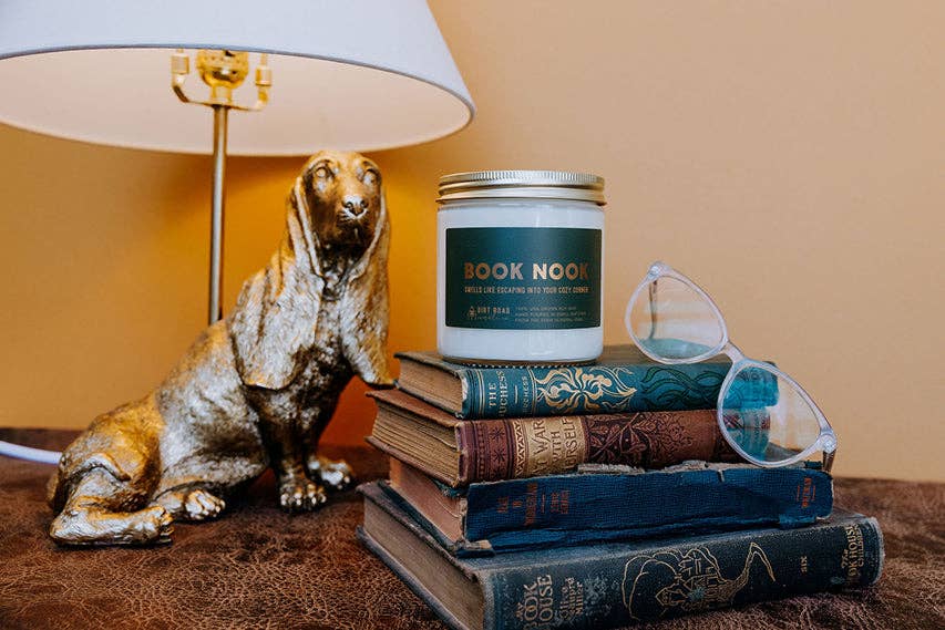 Book Nook Candle: 16 oz Candle