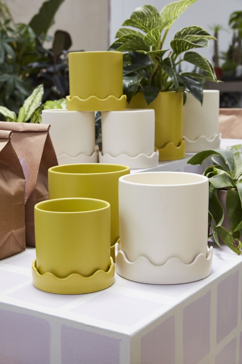 Wave Planter with Saucer-Natural