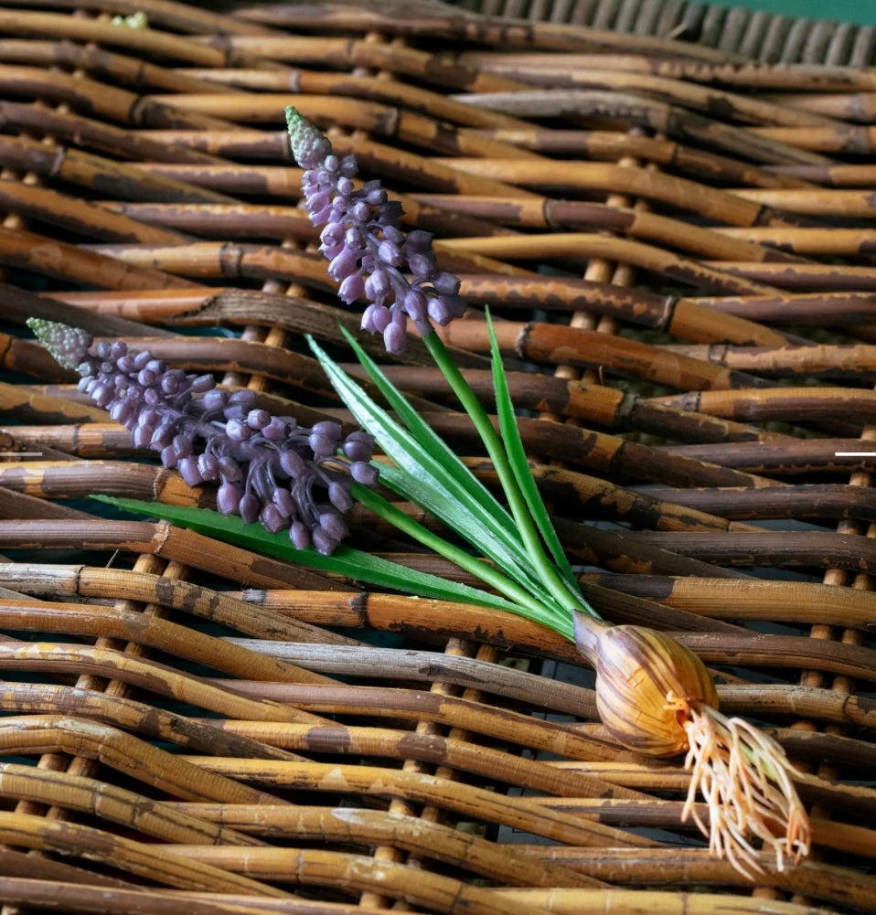 Grape Hyacinth Bulb Pick
