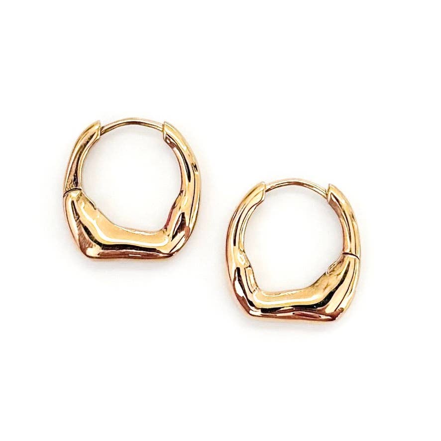 Elvo Irregular Huggie Hoops || Gold